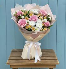 Букет цветов из:  Гвоздики, Орхидеи и Розы в Киржаче