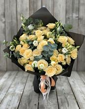 Букет цветов из:  Розы и Лизиантусы в Киржаче