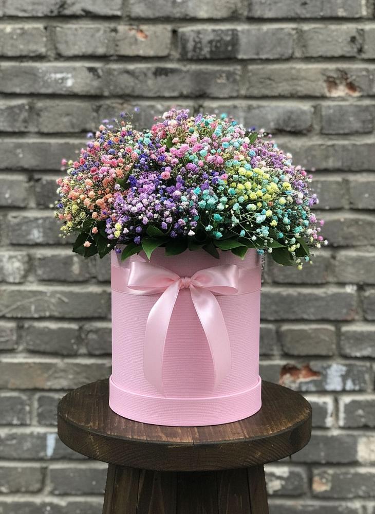 Цветочная композиция из Гипсофила и Розы в шляпной коробке в Киржаче