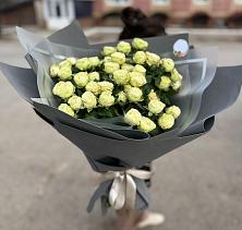 Букет Белые кустовые розы Солинеро в Киржаче