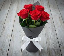 Букет 5 Красных роз Эдлесс Лав в Киржаче
