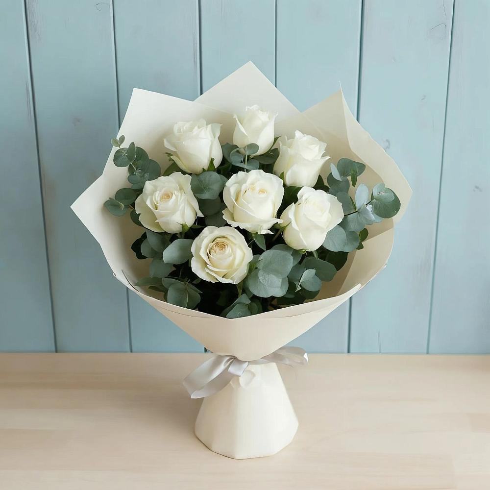Букет Белые розы в Эвкалипте в Киржаче