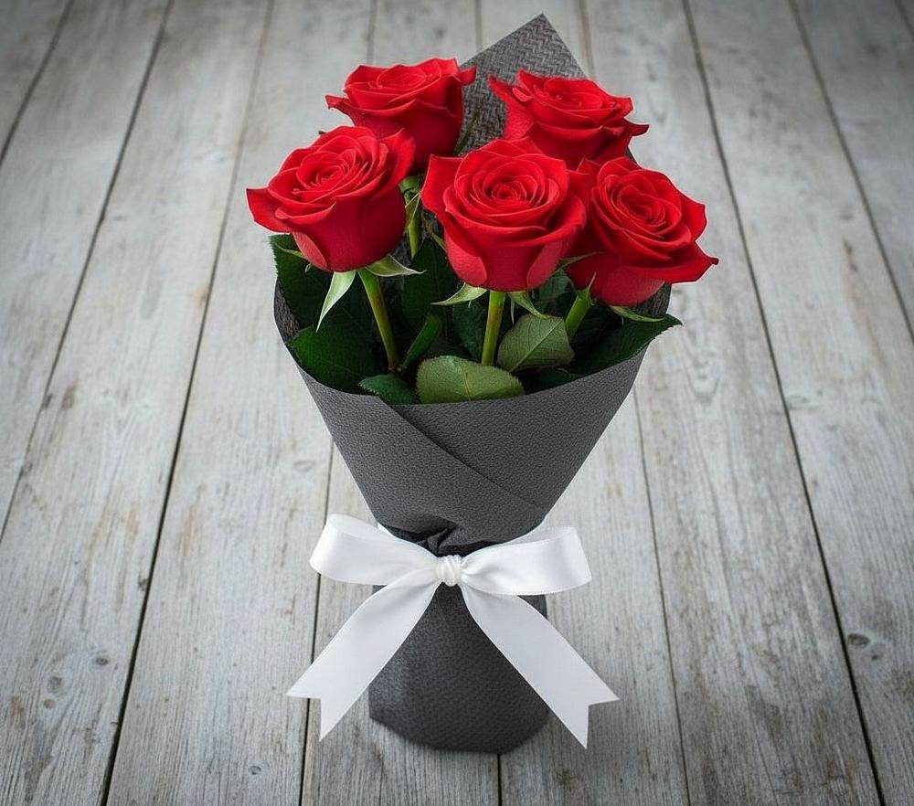 Букет 5 Красных роз Эдлесс Лав в Киржаче