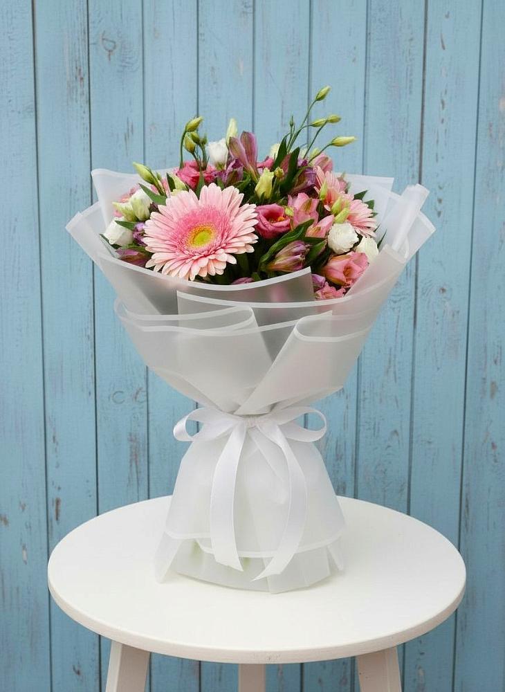 Букет цветов из: Герберы, Альстромерии и Лизиантусы в Киржаче