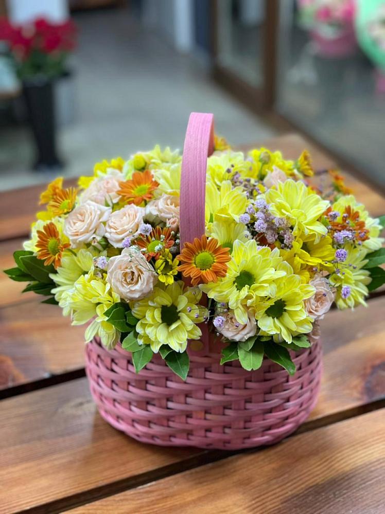 Цветочная композиция из Хризантемы и Розы в корзине в Киржаче