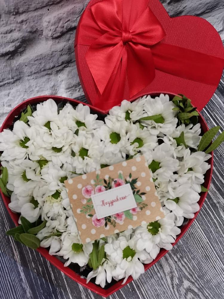 Цветочная композиция из Хризантемы в виде сердца в Киржаче