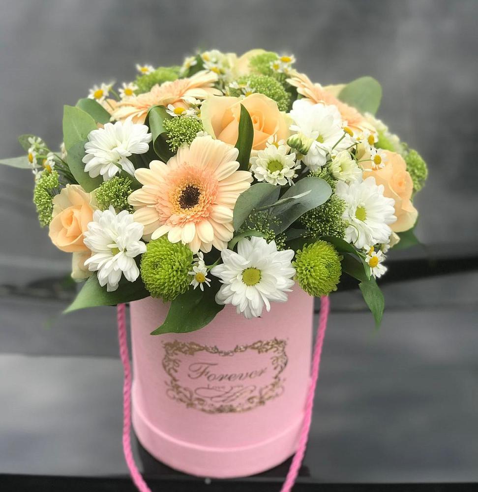 Цветочная композиция из Розы, Герберы и Хризантемы в шляпной коробке в Киржаче