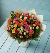 Букет Микс из разноцветных кустовых роз в Киржаче